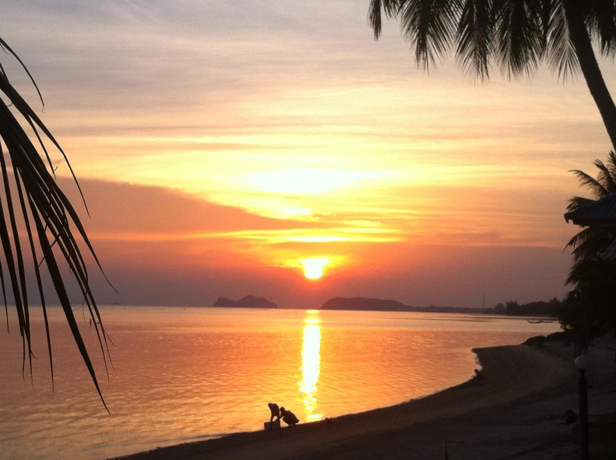 The Scenery Beach Resort Baan Khai Екстер'єр фото