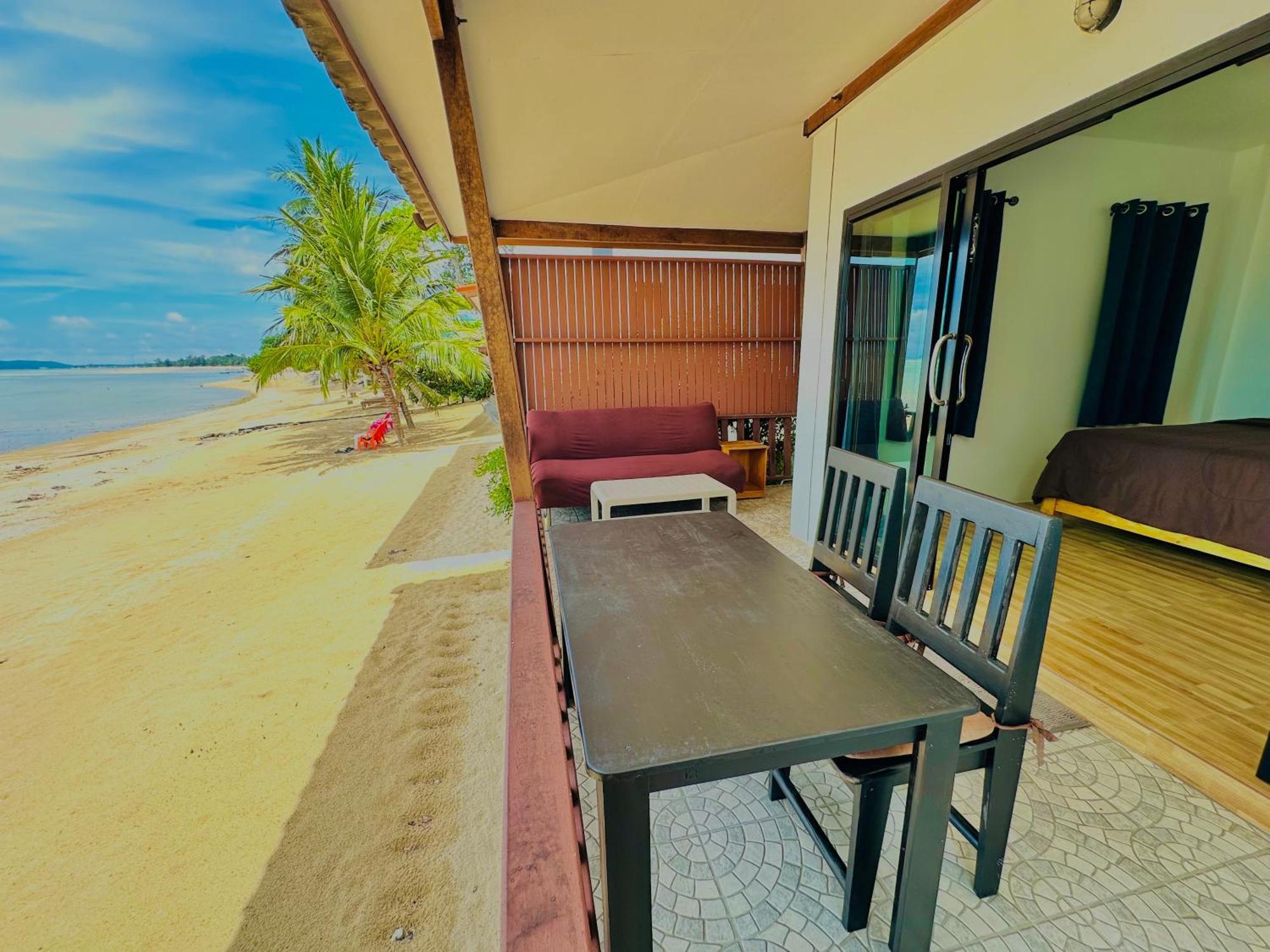 The Scenery Beach Resort Baan Khai Екстер'єр фото